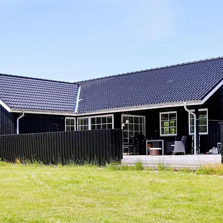 8 Person In Hadsund-by Traum